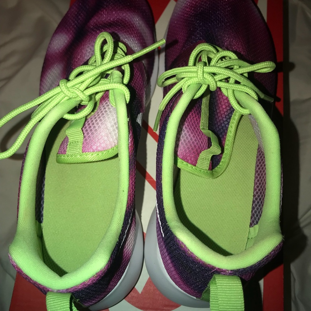 Nike’s - Picture 3 of 4